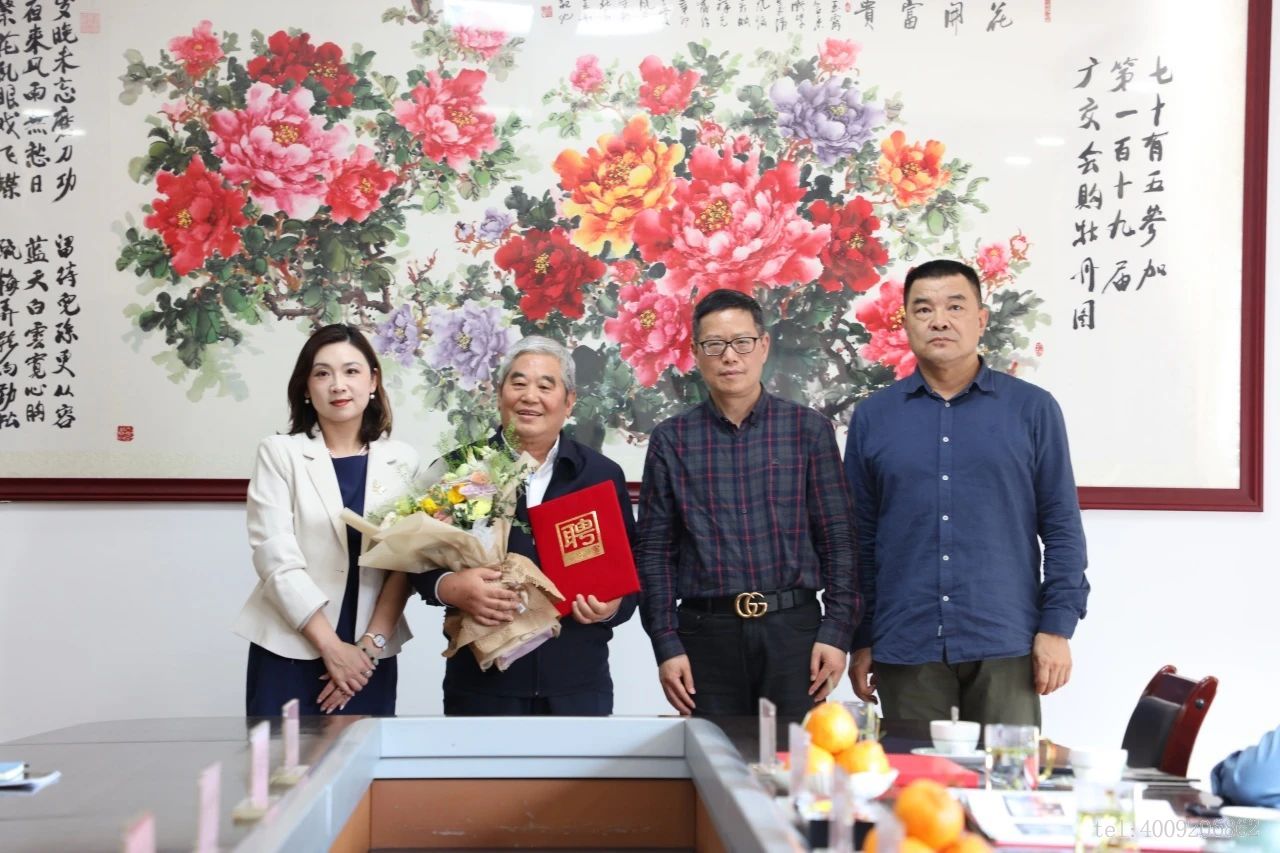 儲(chǔ)吉旺為高校學(xué)子講授“畢業(yè)最后一課”(圖1)