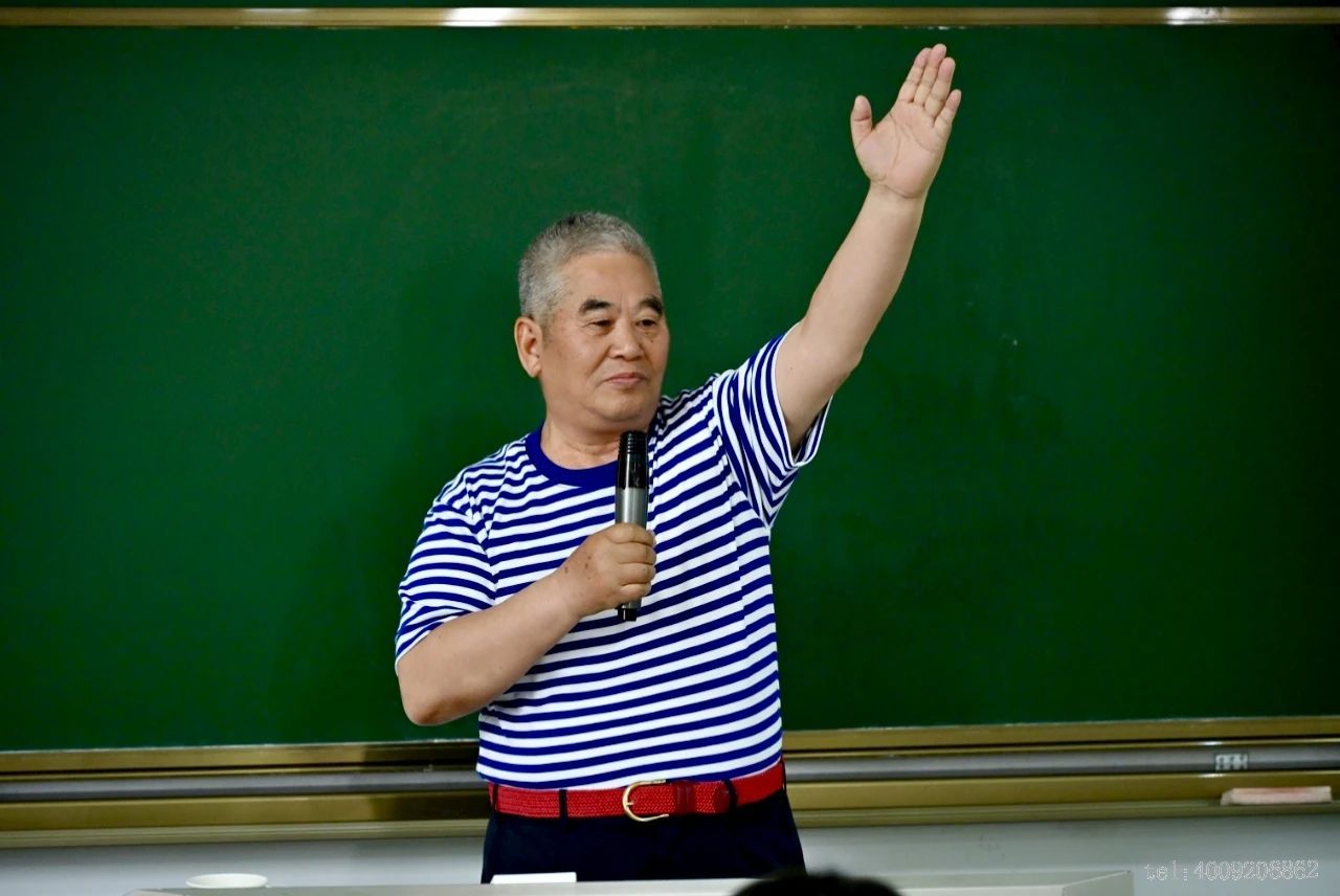 儲(chǔ)吉旺為高校學(xué)子講授“畢業(yè)最后一課”(圖3)