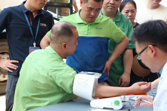 點(diǎn)滴聚愛(ài)心，公司組織開(kāi)展公益獻(xiàn)血活動(dòng)(圖1)